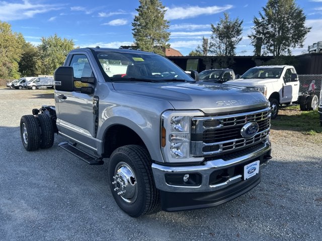 2026 Ford Super Duty F-350 DRW XL