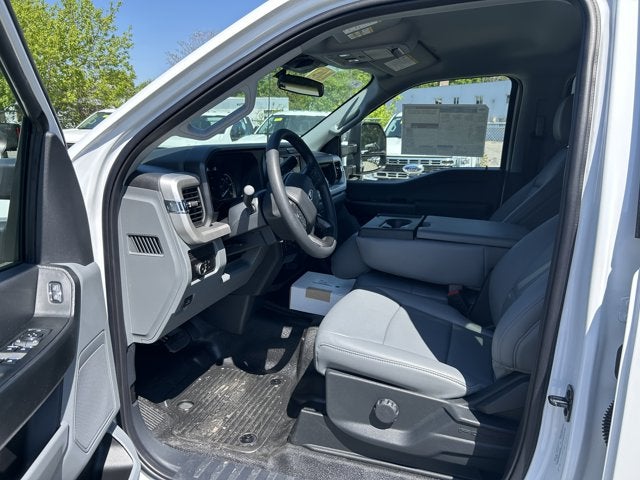 2025 Ford Super Duty F-550 DRW XL