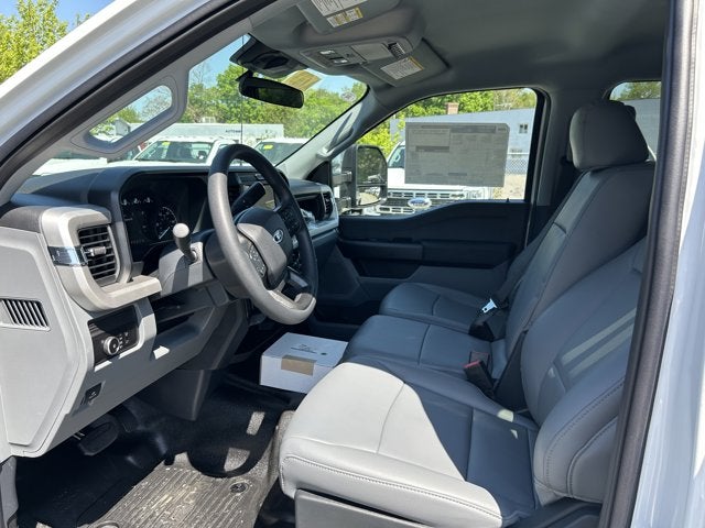 2025 Ford Super Duty F-550 DRW XL