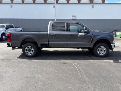 2027 Ford Super Duty F-250 XLT Crew Cab