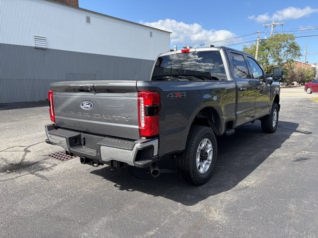 2027 Ford Super Duty F-250 XLT Crew Cab