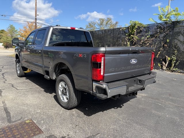 2027 Ford Super Duty F-250 XLT Crew Cab