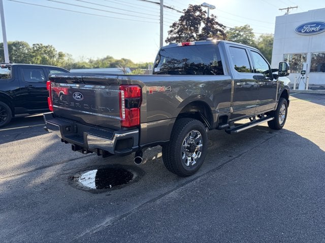 2027 Ford Super Duty F-250 LARIAT Crew Cab