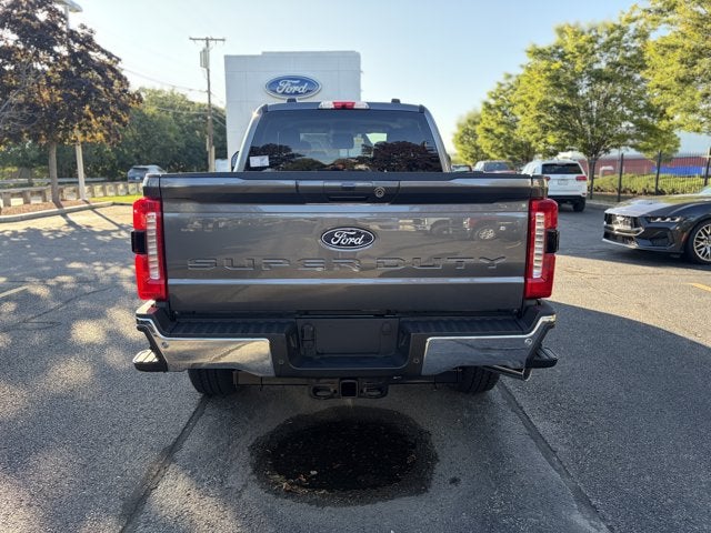 2027 Ford Super Duty F-250 LARIAT Crew Cab