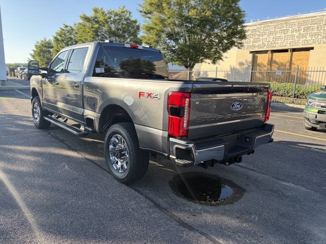 2027 Ford Super Duty F-250 LARIAT Crew Cab