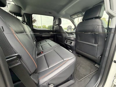 2027 Ford Super Duty F-250 LARIAT Crew Cab