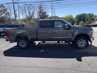 2027 Ford Super Duty F-250 LARIAT Crew Cab