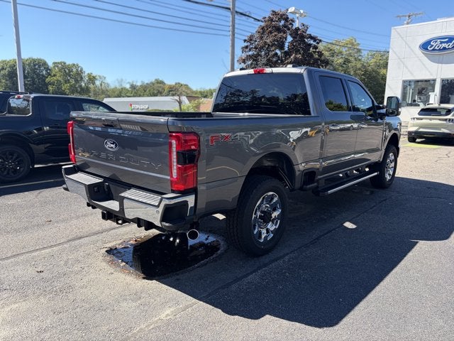 2027 Ford Super Duty F-250 LARIAT Crew Cab