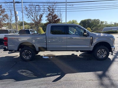 2027 Ford Super Duty F-250 LARIAT Crew Cab