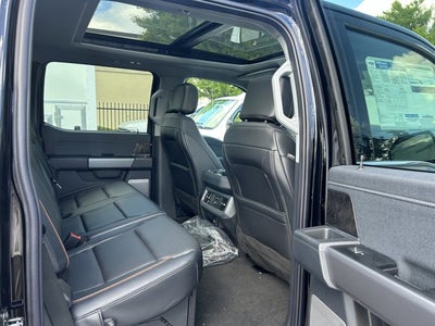 2025 Ford Super Duty F-350 SRW LARIAT (Manager Demo)