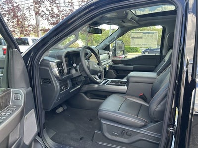 2025 Ford Super Duty F-350 SRW LARIAT (Manager Demo)