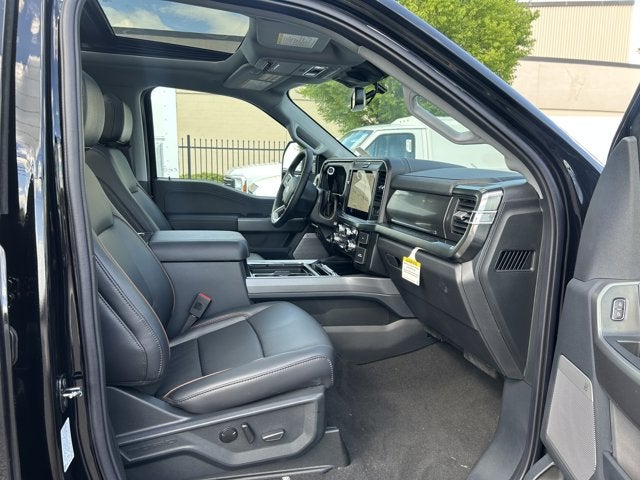 2025 Ford Super Duty F-350 SRW LARIAT (Manager Demo)