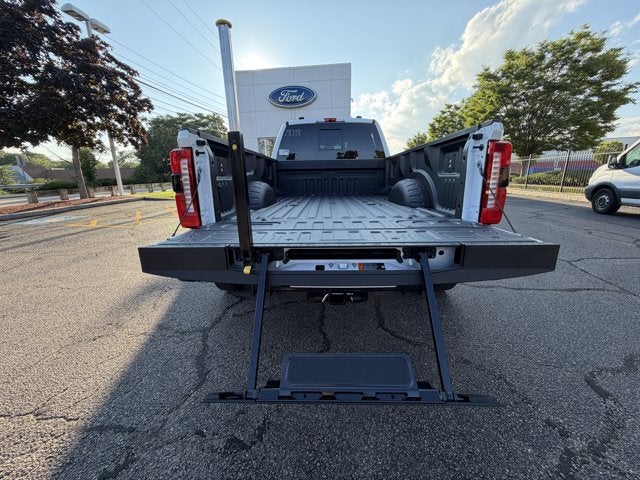 2026 Ford Super Duty F-450 DRW LARIAT
